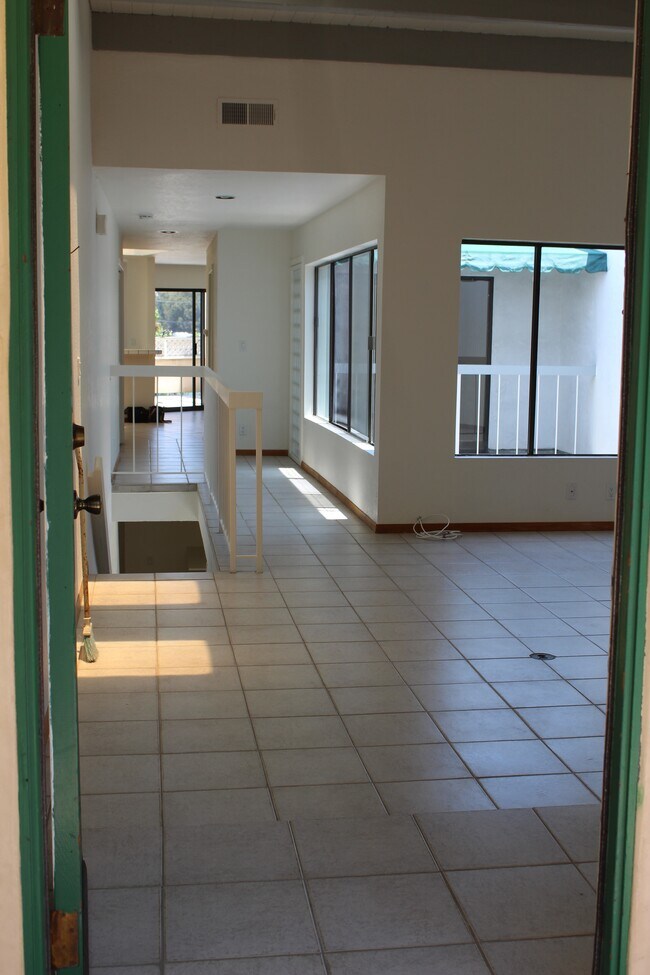 Building Photo - 6502 Dume Dr