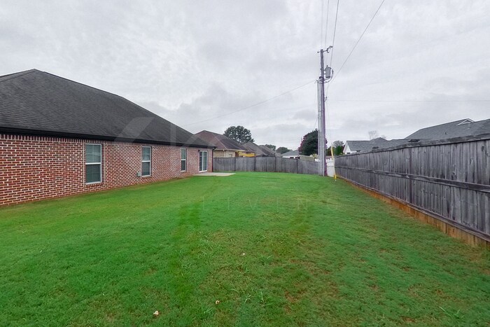 Building Photo - 107 Kamarie Ln