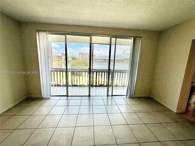 Building Photo - 1591 NE Miami Gardens Dr