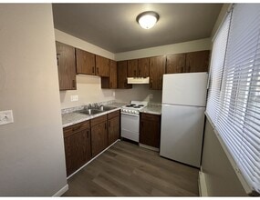 Building Photo - 1745 La Cres St