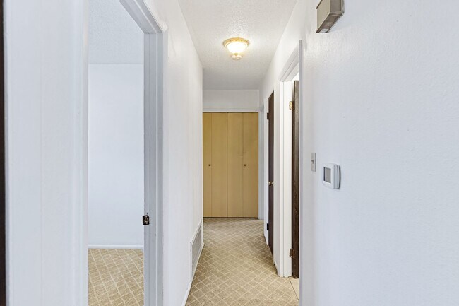 Building Photo - 2436 Launcelot Ct