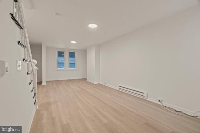 Building Photo - 19 W Seymour St