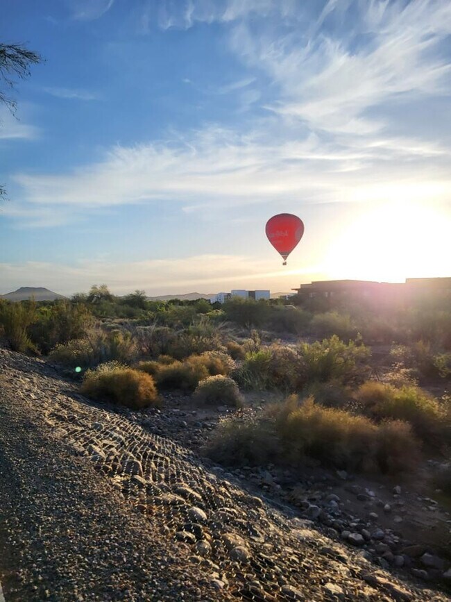 Building Photo - 8213 W Quail Ave