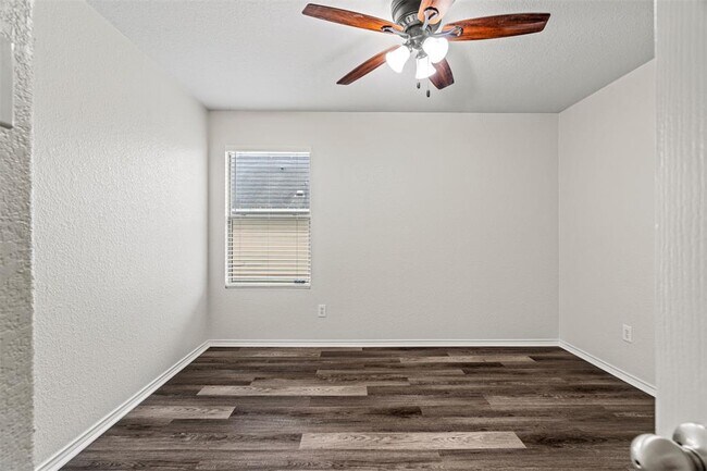 Building Photo - 206 Wells Bend