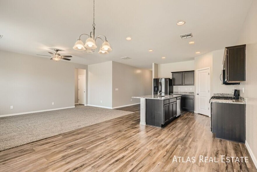 Building Photo - 4518 W Saddlebush Way