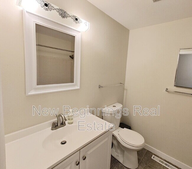 Building Photo - 5330 Silver Spur Ave