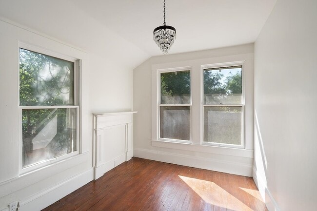 Building Photo - 603 E Losoya St