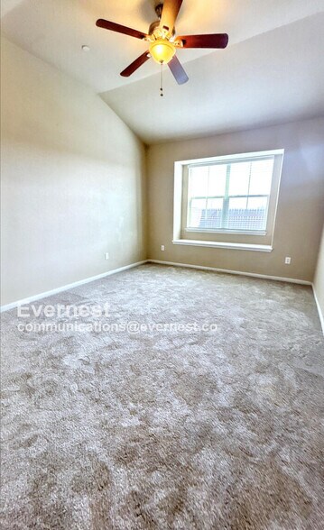 Building Photo - 2880 Donnell Dr