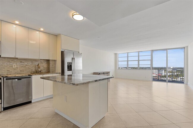 Building Photo - 2100 Sans Souci Blvd