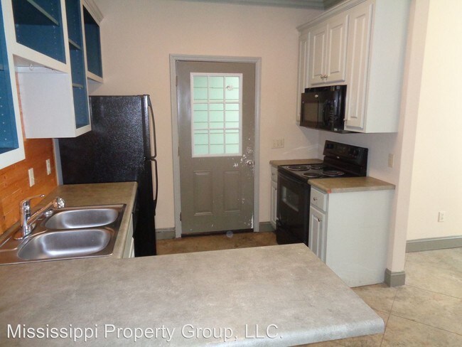 Building Photo - 3 br, 3 bath House - 111 Mondrian Place