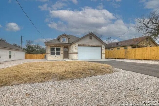 Building Photo - Charming 3BR House in Spring Branch