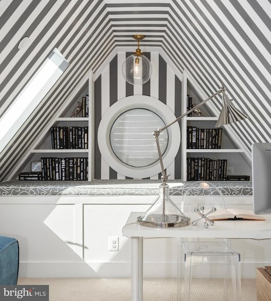 Building Photo - 1015 D St NE