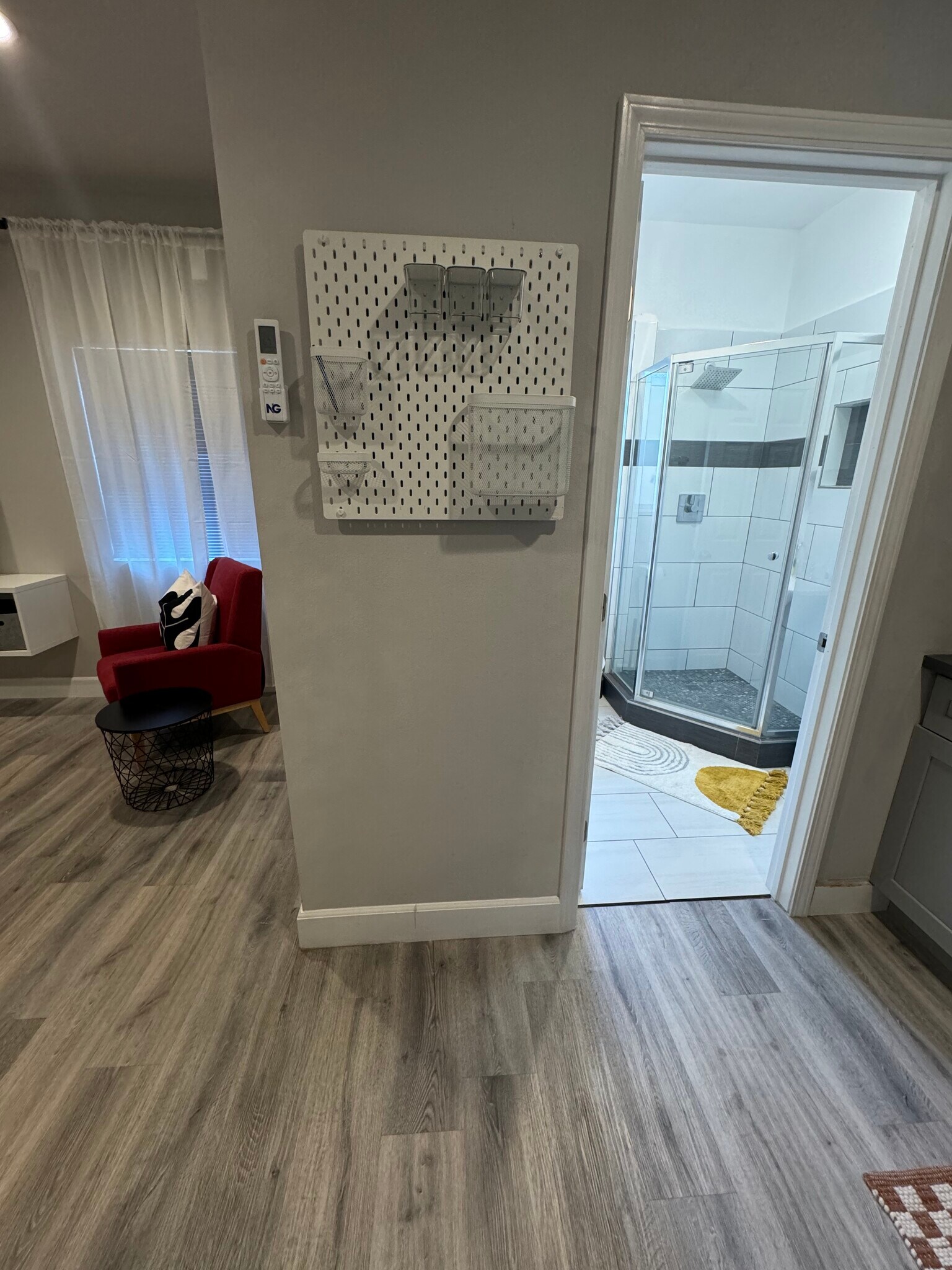 Building Photo - 5827 Rose Ave