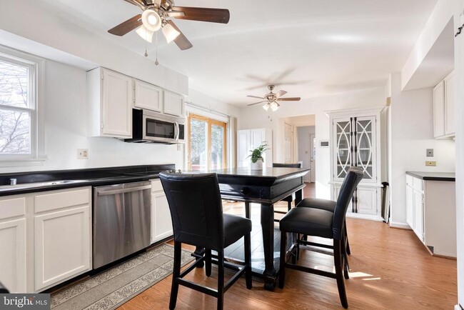 Building Photo - 10595 Blue Bell Way
