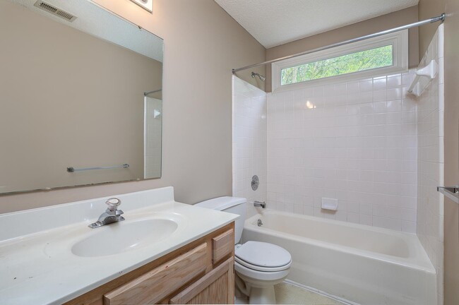Building Photo - Nice Home in Fletcher!