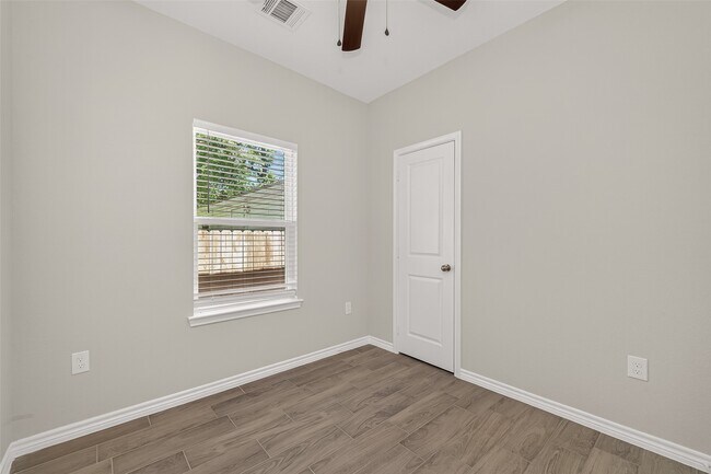 Building Photo - 352 Westchase St