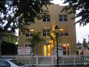 Building Photo - 843 SW 13th Ave