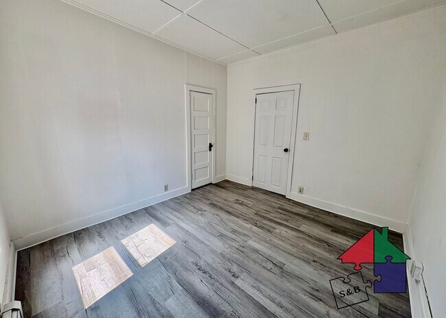 Building Photo - 94 Malletts Bay Ave