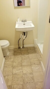 Building Photo - Bright & Updated 2-Bedroom, 2-Bath Apartment