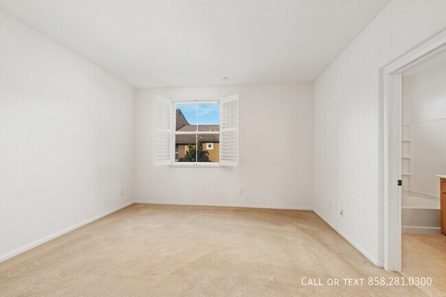 Building Photo - 17010 Calle Trevino