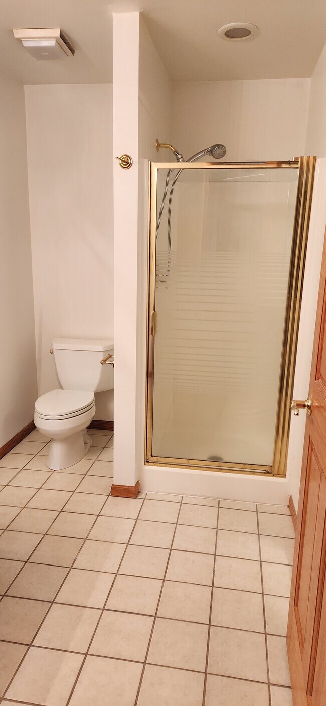 master bath - 4415 State St