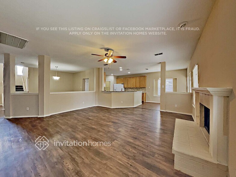 Building Photo - 4000 Iris Ct