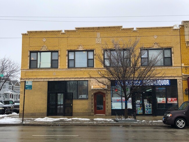 Primary Photo - 2422 W Fullerton Ave