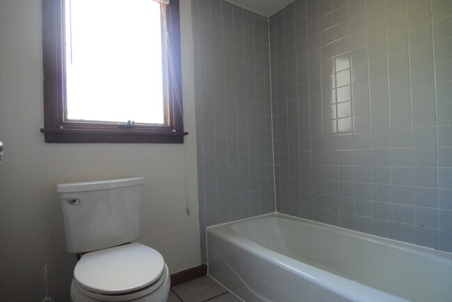 Building Photo - Spacious Rental in Sherwood