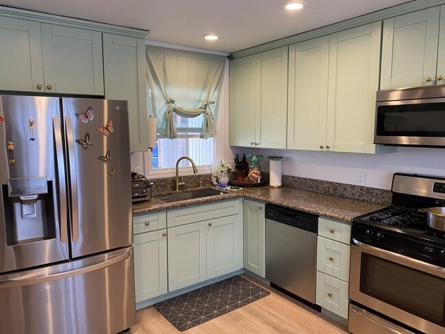 Building Photo - 5254 San Jacinto Pl