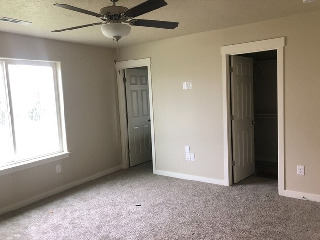 Building Photo - 3 Bed 2 bath Home for Rent!