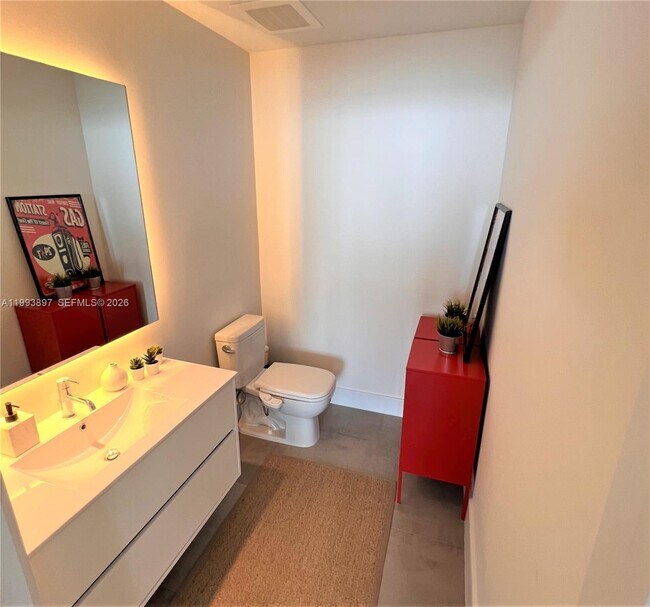 Building Photo - 2900 NE 7th Ave