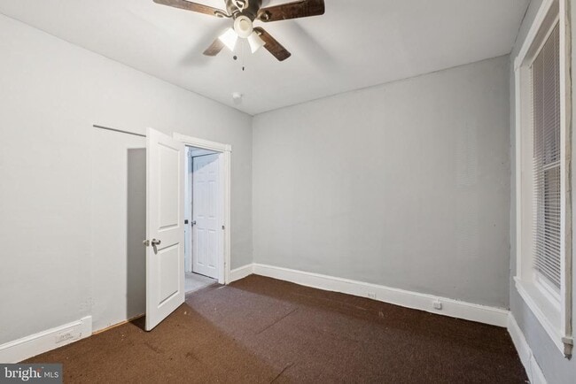 Building Photo - 1316 W Clementine St