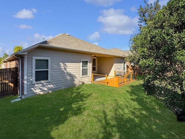 Building Photo - 9002 Monument Parke