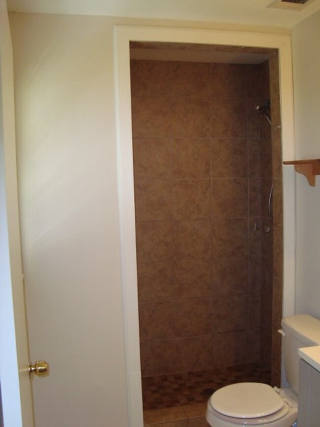 Building Photo - Move in Ready 3 bedroom!