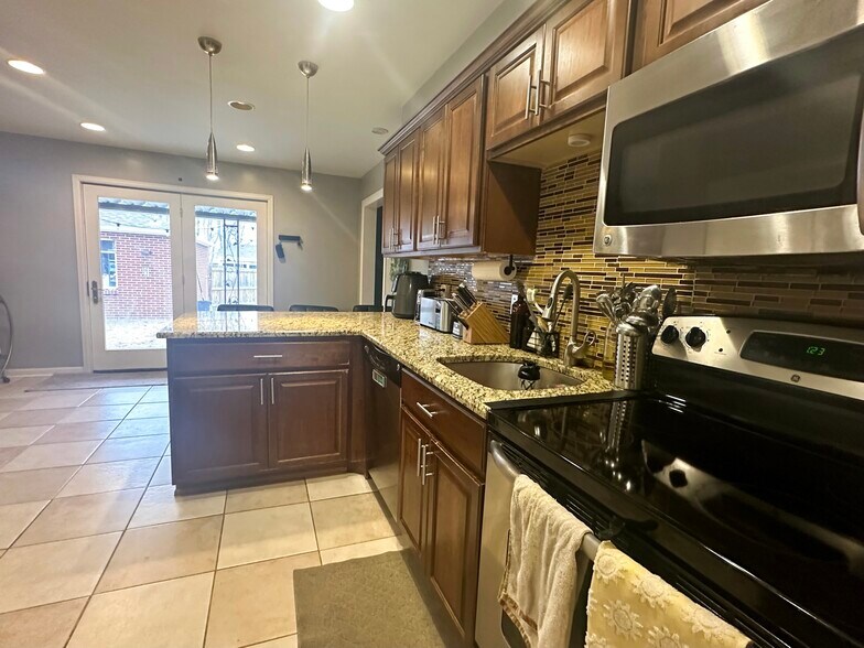 Kitchen - 3131 Milwaukee St