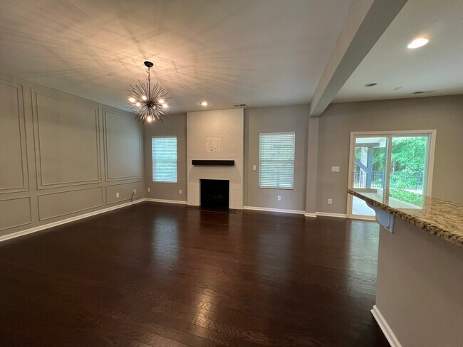 Building Photo - 2198 Laurens Dr