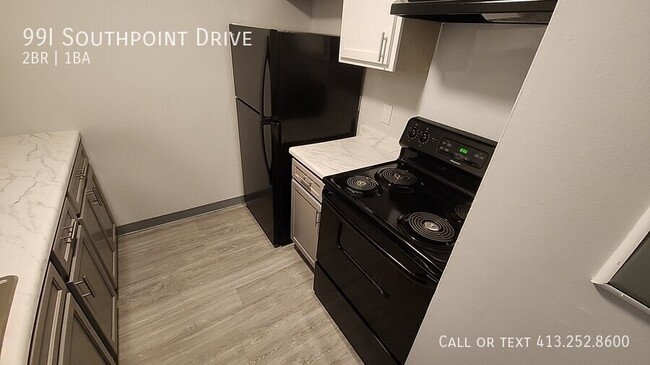 Building Photo - 99 Southpoint Dr