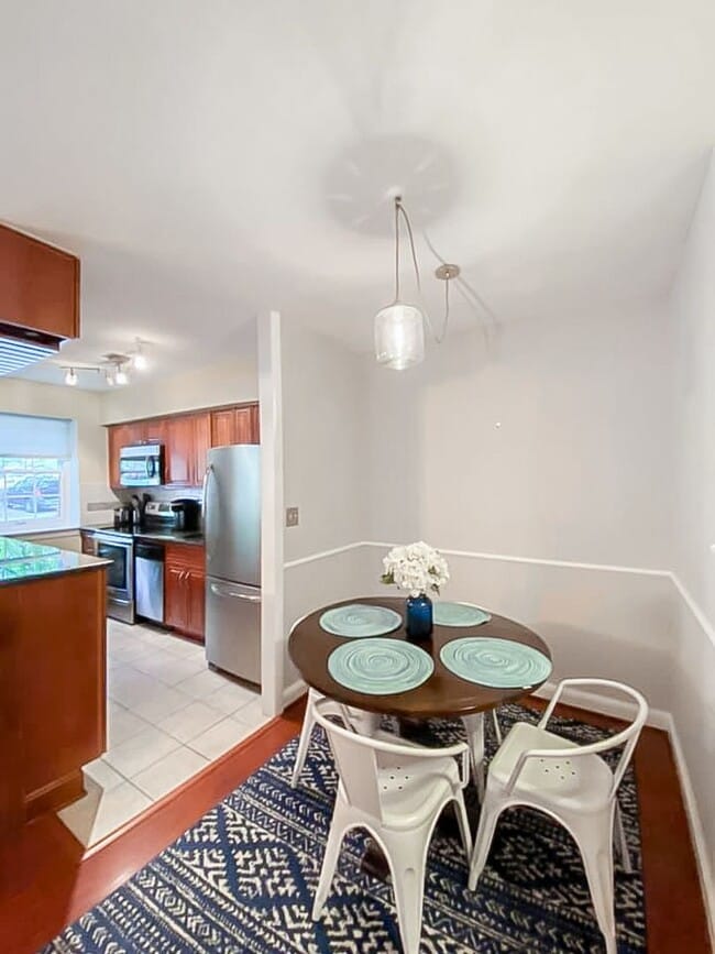 Building Photo - Tastefully Renovated 2 Bedroom 1 Bathroom ...