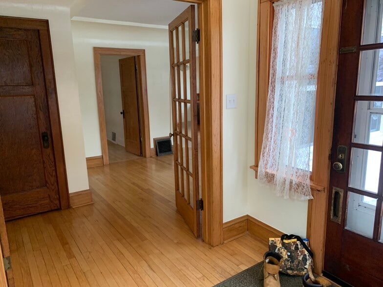 Foyer to living room. - 6830 Kinsman St