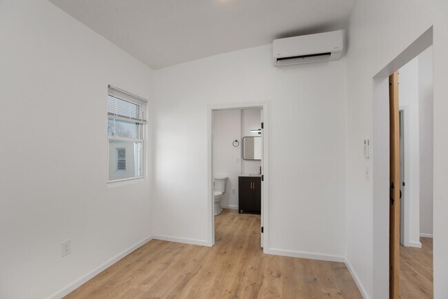 Building Photo - 38 Ravine Ave