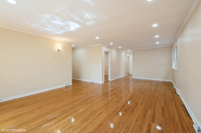 Primary Photo - 2623 W Arthur Ave