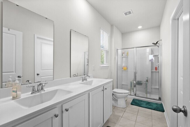 Building Photo - 3927 Nandina Ct