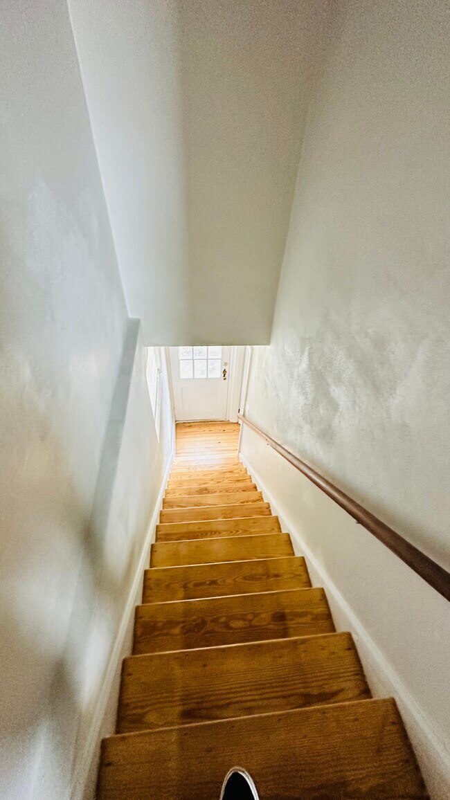 Building Photo - 206 Downes St