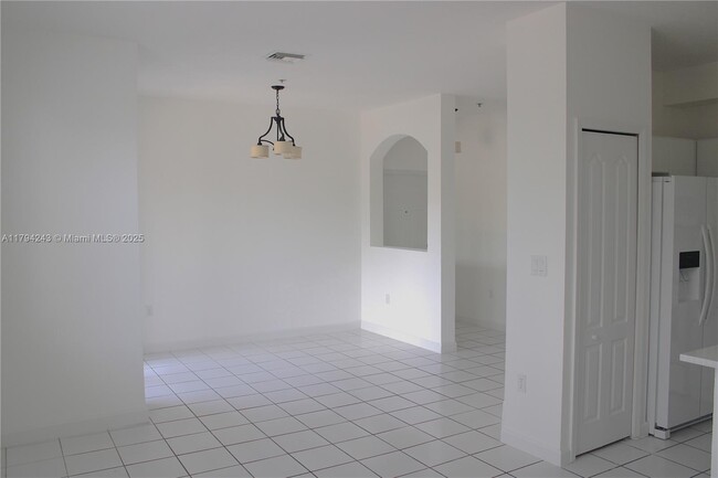 Building Photo - 4435 SW 160th Ave