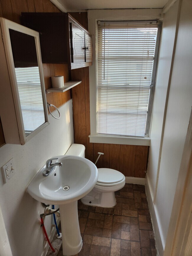 Building Photo - 1182 Navasota St