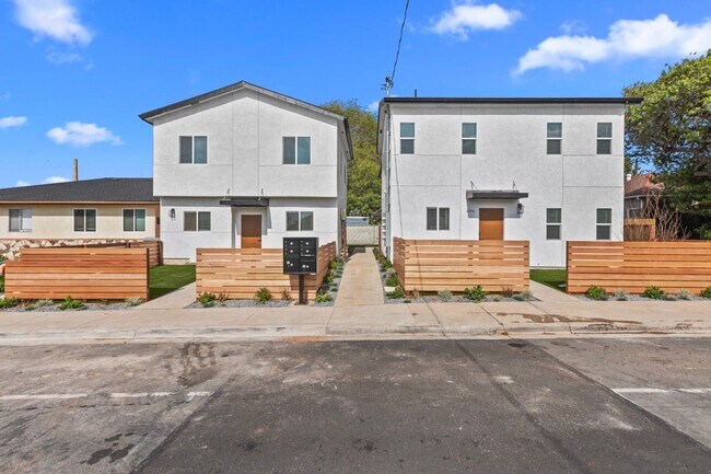 Building Photo - Fire pit!