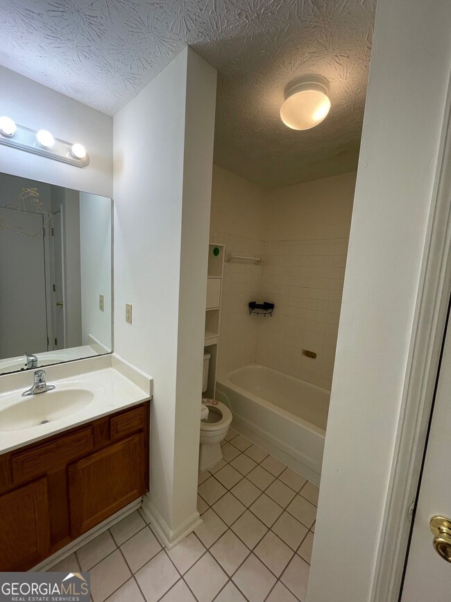 Building Photo - 6431 Oakleaf Way
