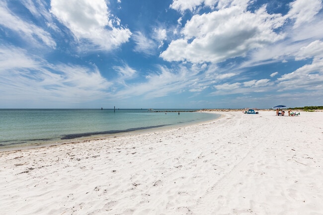 Building Photo - 2203 Gulf Shore Blvd N