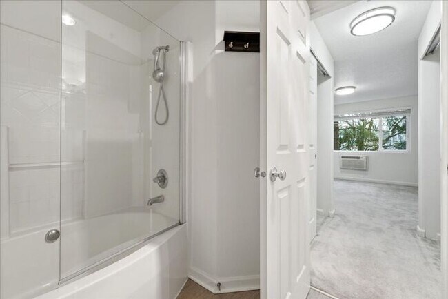 Building Photo - $1,850/mo • 2BD/2BA • W/G/S Included • $800 Deposit OAC