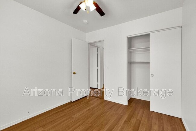 Building Photo - 1525 E Betsy Ln